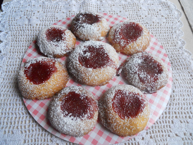 biscotti al burro con marmellata di fragole...per un dolce risveglio di settembre