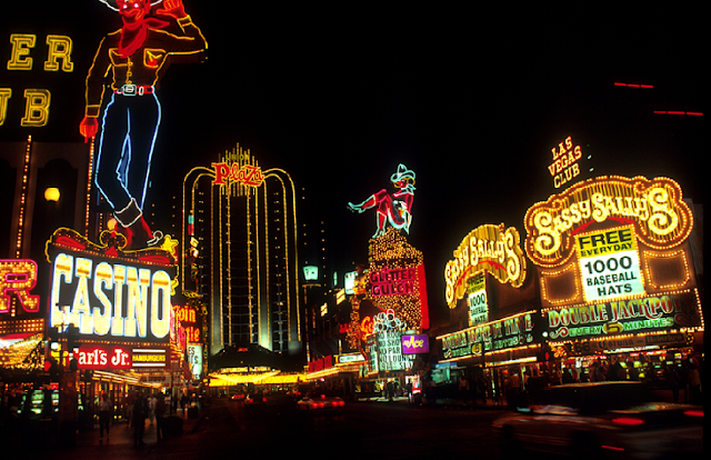 Roteiro de um passeio à noite pelo centro de Las Vegas Roteiro de um passeio à noite pelo centro de Las Vegas