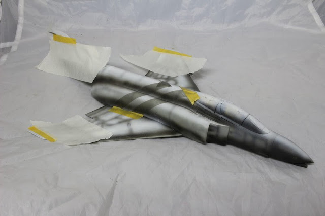 Montage pas à pas du F-4B Phantom II d'eduard au 1/48. F-4B Phantom II,Eduard 1/48, La réalisation de la décoration.