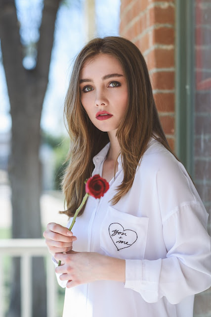 girl-with-rose
