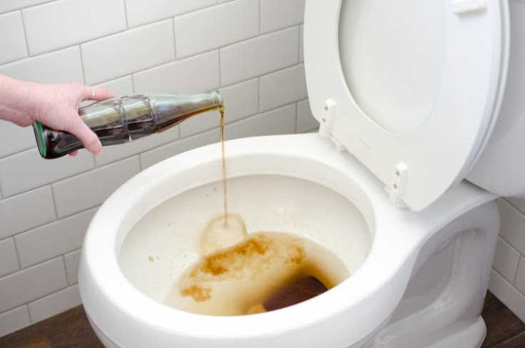 can you clean your toilet with coke