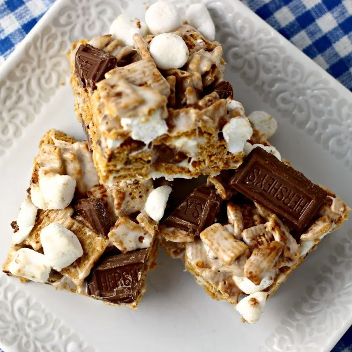 S'mores Krispie Treats | by Renee's Kitchen Adventures - easy dessert or snack recipe for krispie treats with traditional s'mores flavor.  Perfect for summer! 