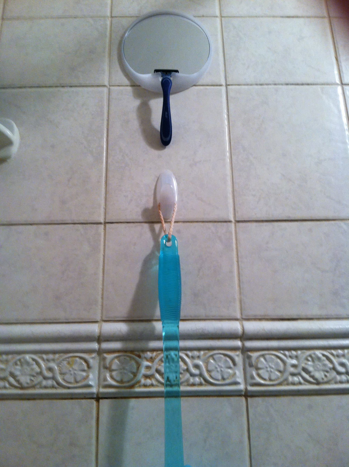 HOME FOOD GARDEN Command Hooks in the Shower