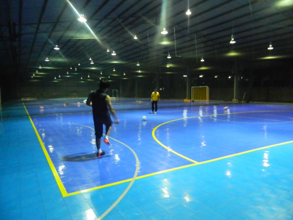 Juh main Futsal di Vikings Futsal Stadium, Kuching SHOOT SAMPEI BISAK