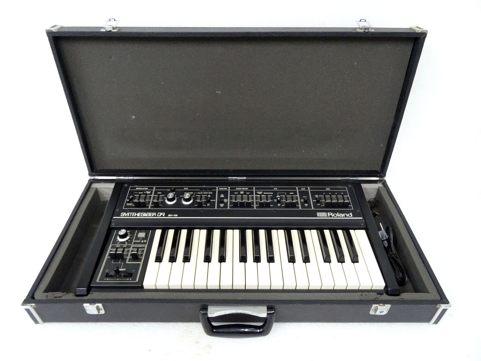 MATRIXSYNTH ROLAND SH09 Vintage Analog Synthesizer w/ Hard Case SN 044576