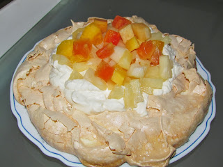 Pavlova cu fructe / Pavlova