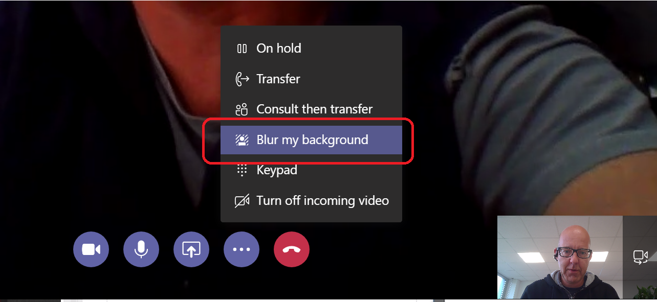 Microsoft Teams Blur Background - tính năng này sẽ là lựa chọn tuyệt vời dành cho các cuộc họp online của bạn. Giờ đây bạn không còn phải lo lắng về phông nền quá bừa bộn hoặc không phù hợp nữa. Hãy tên lên và tận hưởng tính năng này để cải thiện trải nghiệm của bạn.