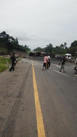 Tanker explosion along Lagos/Ore road 1