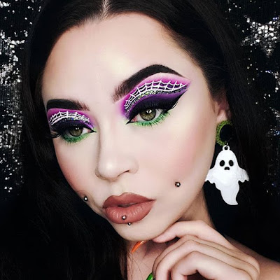 23+ Creepy Halloween Eye Makeup Ideas To Copy In 2019 Still trying to find the proper makeup to wear this Halloween 23+ Creepy Halloween Eye Makeup Ideas To Copy In 2019