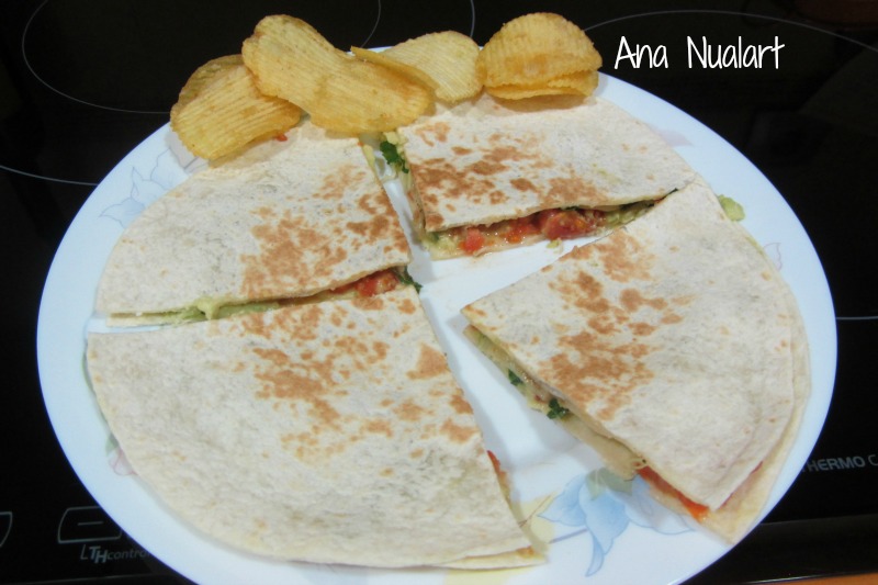 La cocinera de Bétulo QUESADILLAS CON AGUACATE Y QUESO EMMENTAL