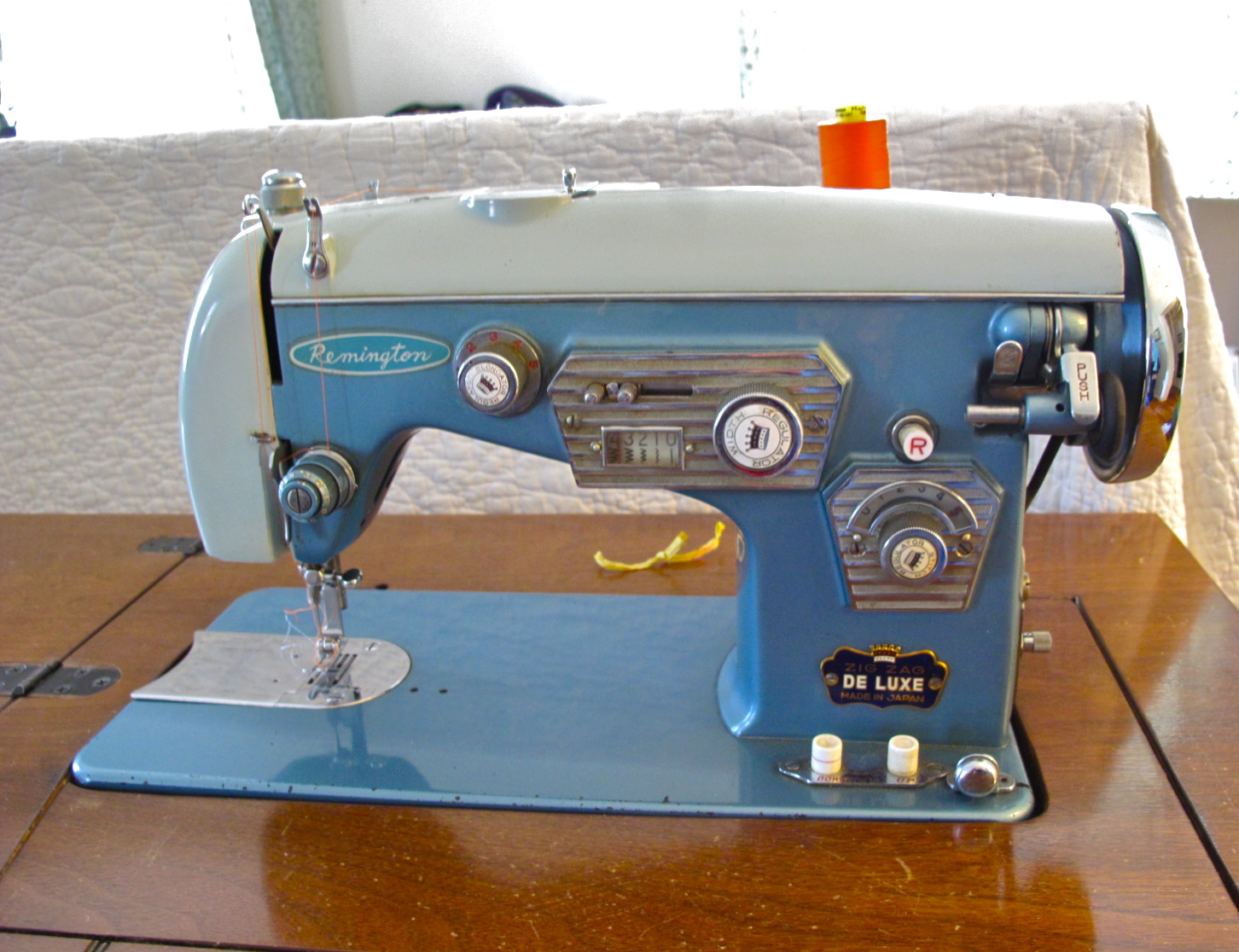 Resweater: Another new-to-me sewing machine, Old Blue
