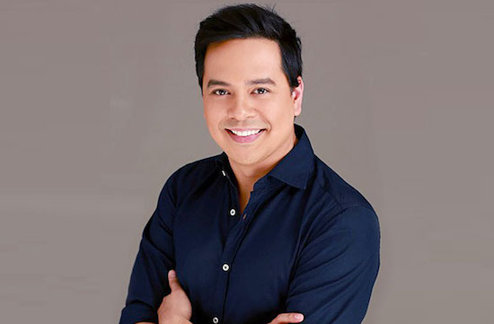 John Lloyd Cruz kumakain sa isang palengke -simple at walang arte! John Lloyd Cruz kumakain sa isang palengke -simple at walang arte!