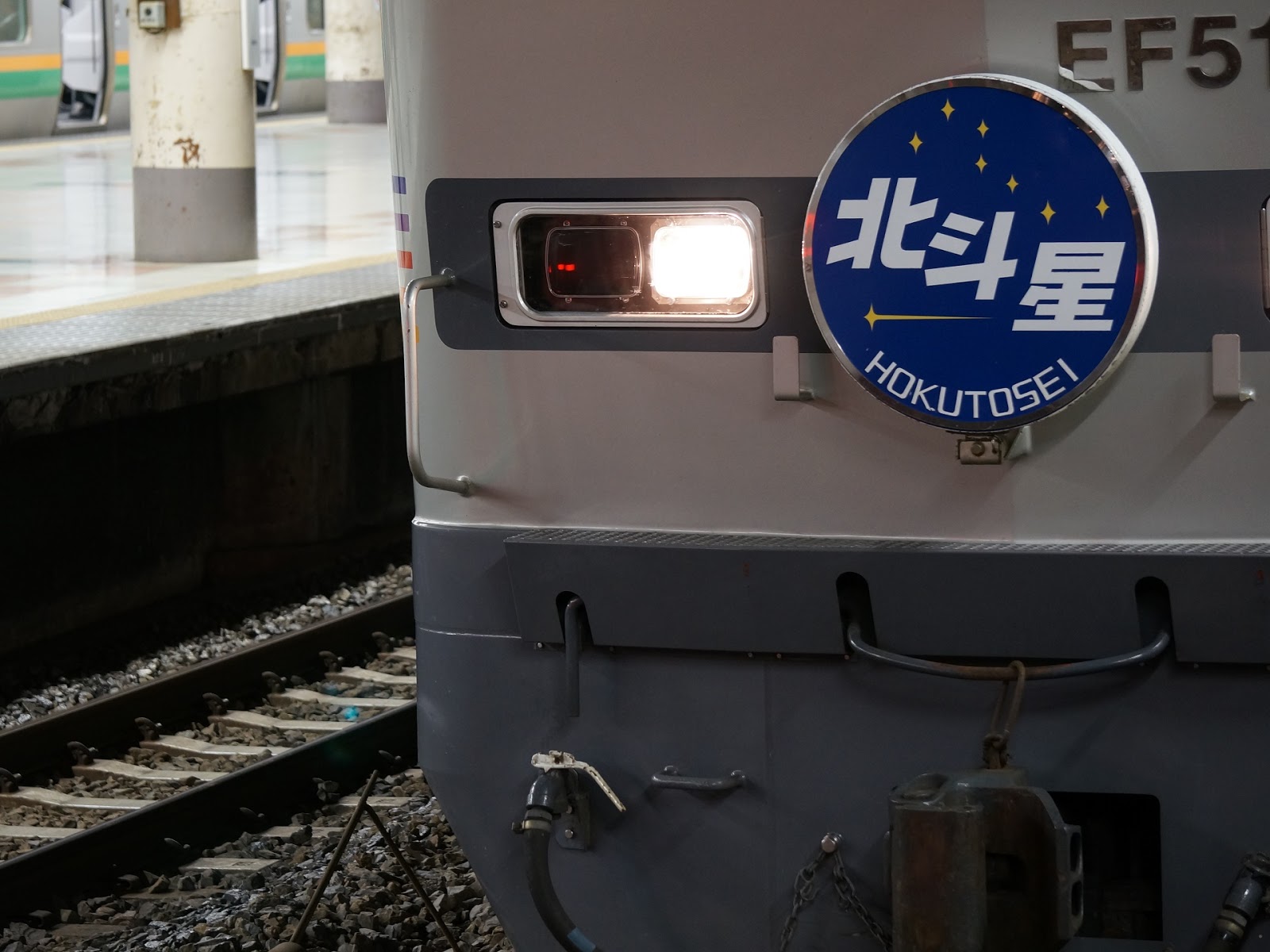 上野駅停車中のEF510形