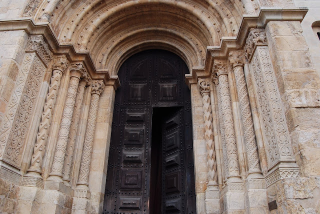 portail roman de la cathédrale
