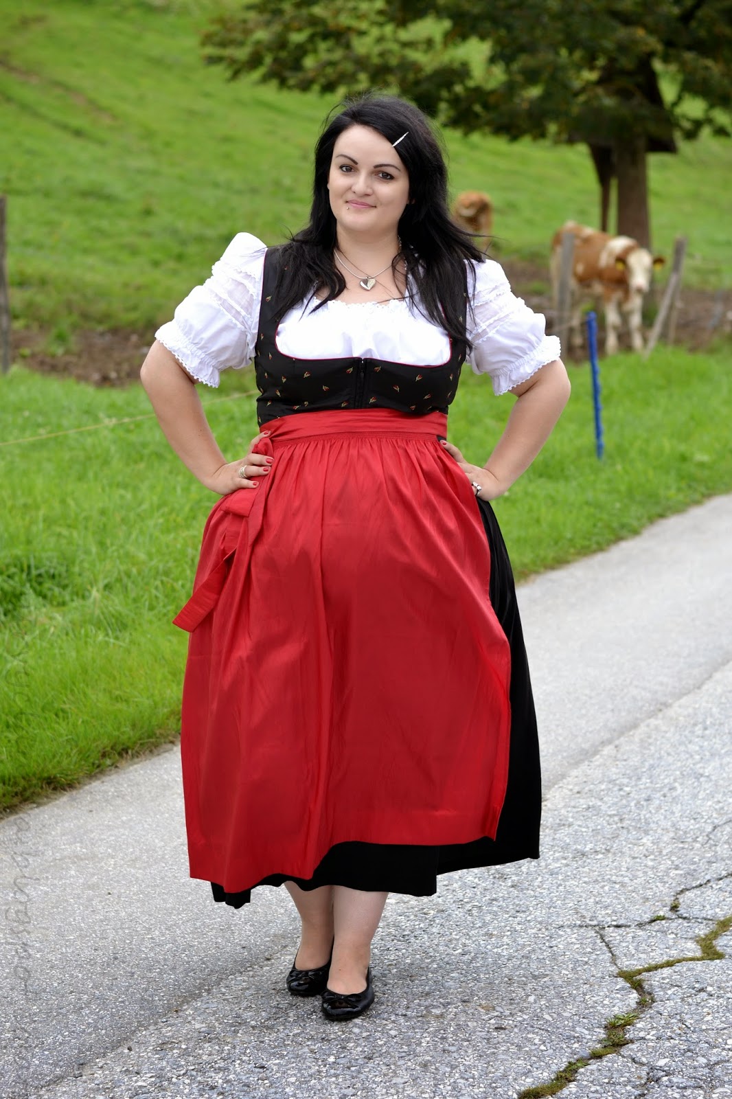 Curvy Claudia A Mol im Dirndl&hellip;