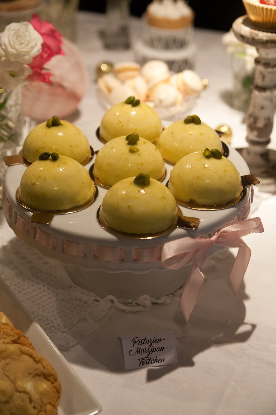 Pistazien-Marzipan-Törtchen mit Limettenmousse