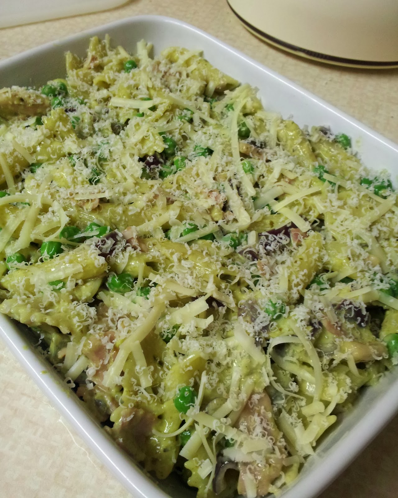 Eat Rainbow Love Chicken, bacon and pesto pasta bake