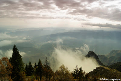 Valea Oltului vazuta de pe Varful Cozia