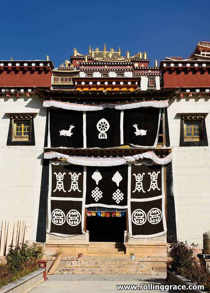 Songzanlin Monastery tibet where is shangri la located