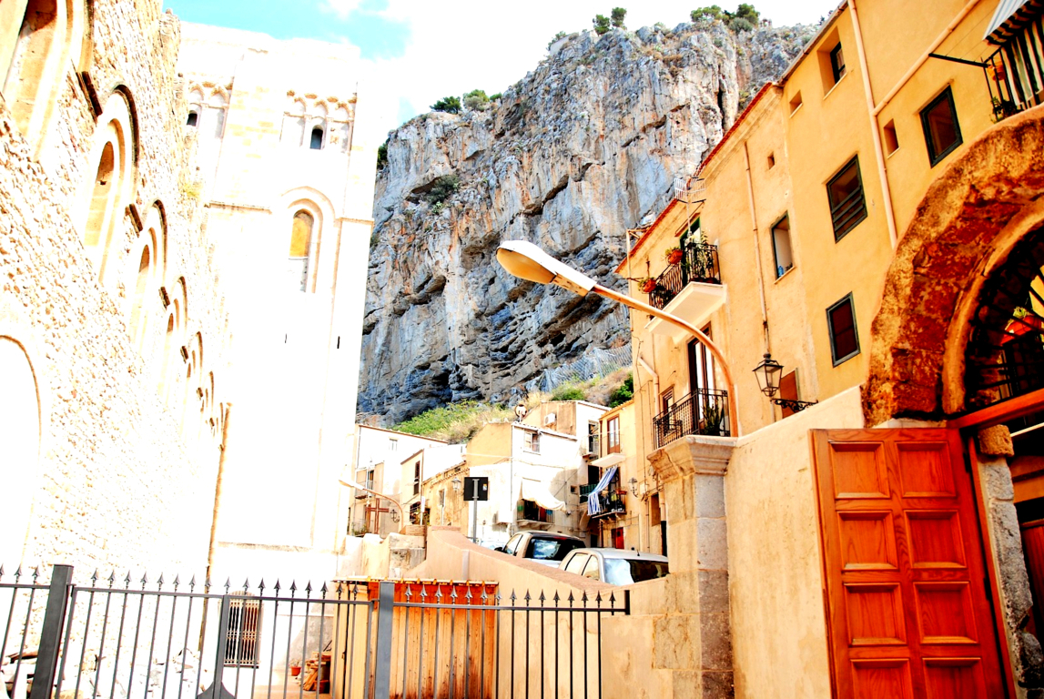 Cefalù www.travelnelmondo.blogspot.it Cefalù