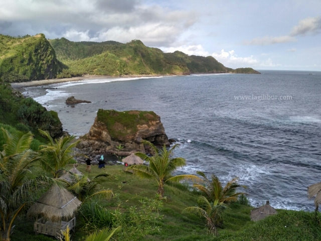 Lembah Menguneng Pantai Menganti