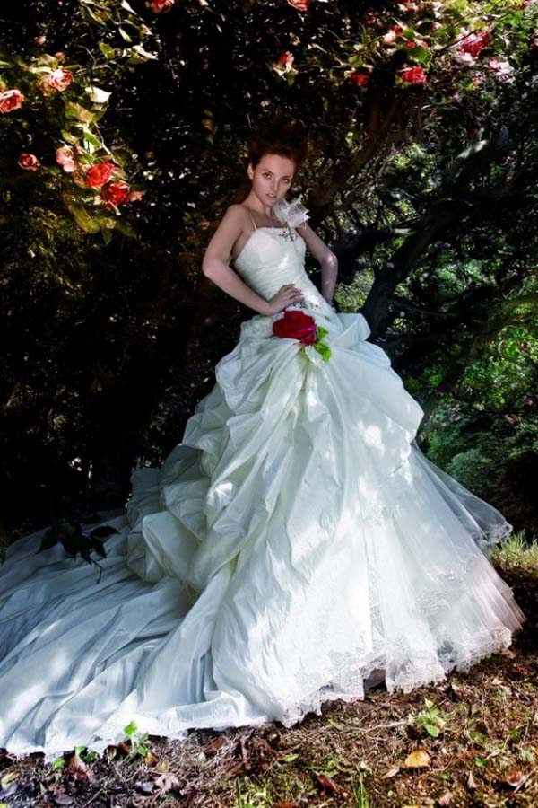 WhiteAzalea Ball Gowns Ball Gown Wedding Dresses with Color Accents