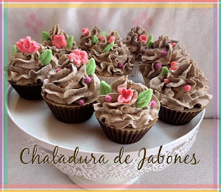 Jabón-natural-cupcake-trufa-Chaladura-de-jabones