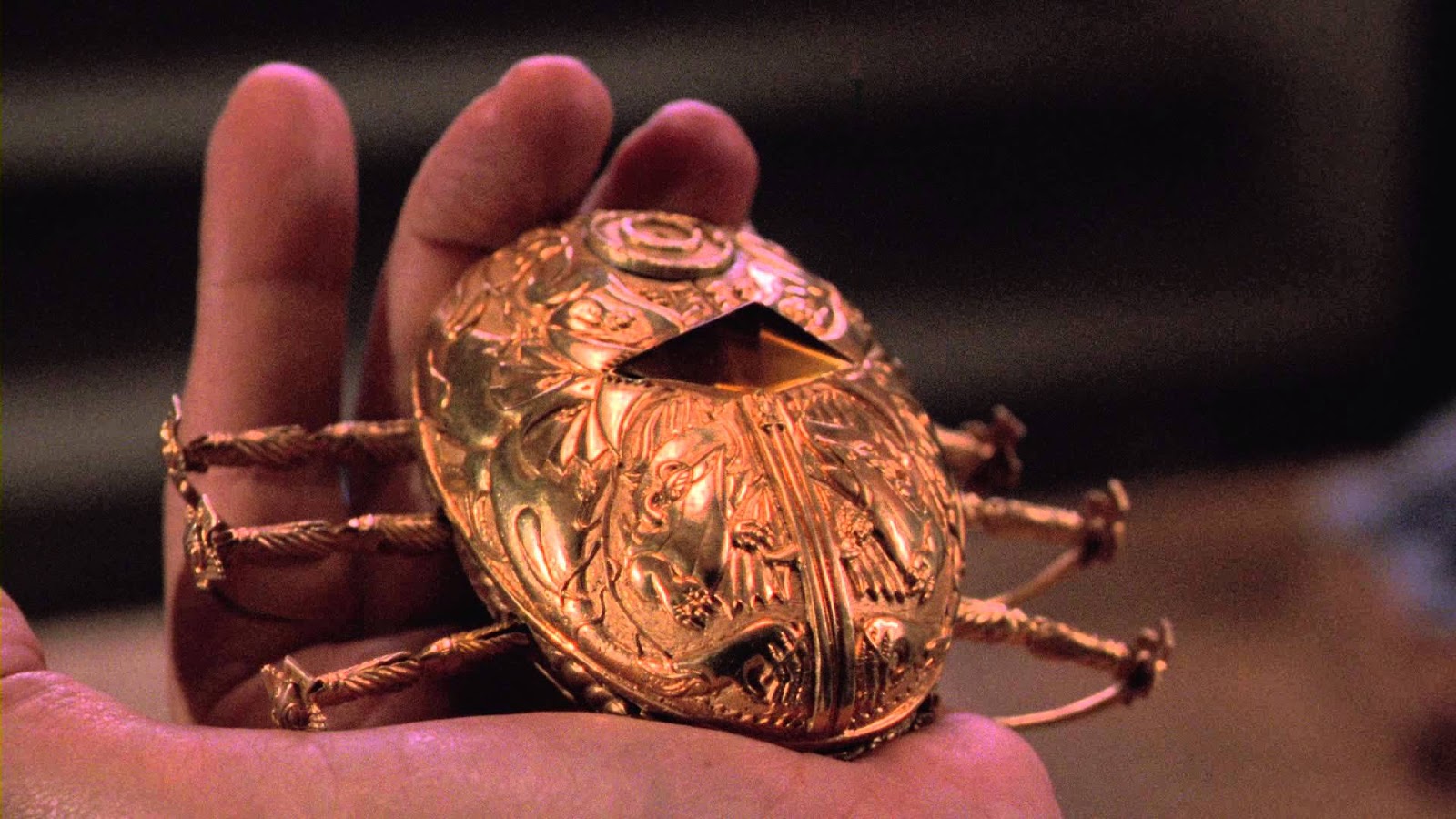 Alien Explorations: Guillermo del Toro: Cronos: The Cronos Device