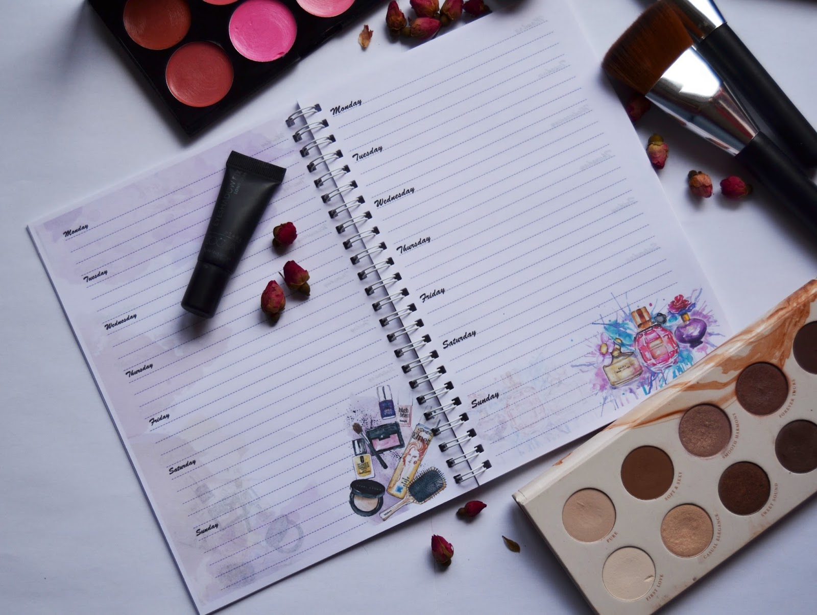 Ежедневник визажиста. Face chart блокнот. Блокнот-ежедневник для визажиста. Блокнот для бьюти индустрии бордовый. Фон маникюр блокнот.