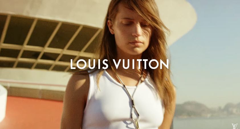Modella Louis Vuitton Pubblicità con palazzo bianco - Spot ottobre 2016