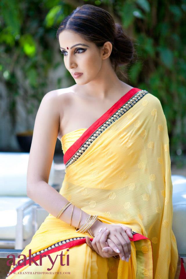 Srilankan Actress And Model Suranga Fernando Latest Saree Fashion