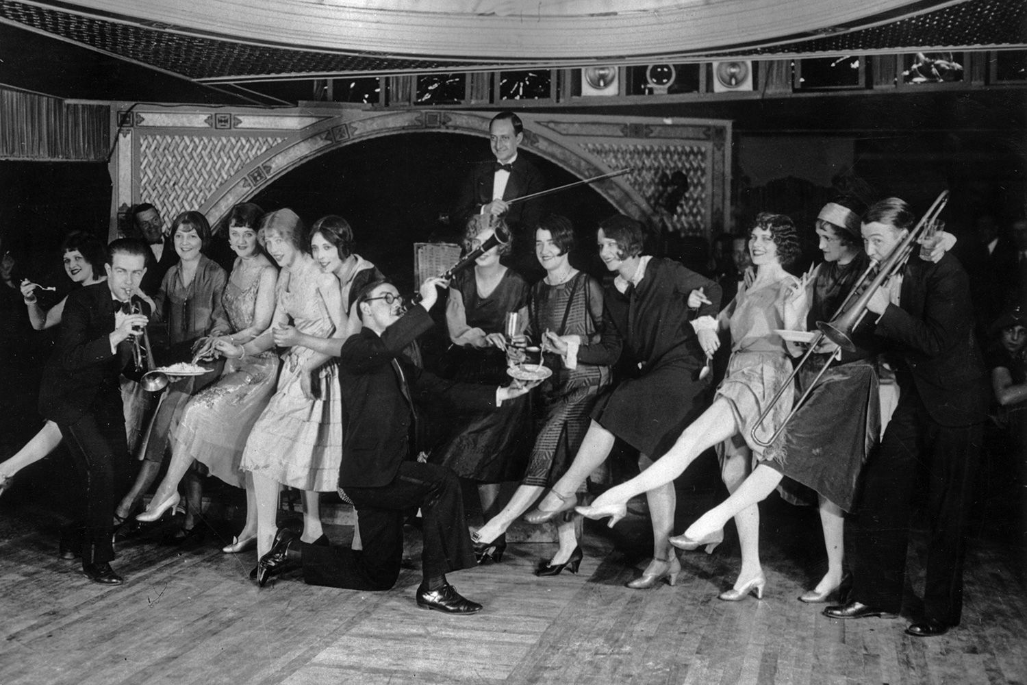 “Get a Wiggle On” – Here's a List of Top 10 Slang Words of the 1920s
