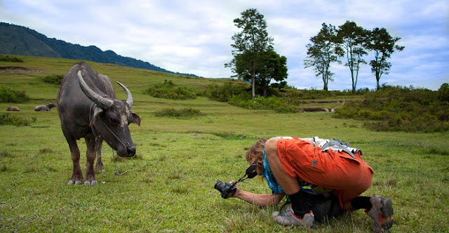 15 Crazy Photographers Doing ANYTHING For The Perfect Shot