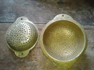 Cara membuat kerupuk kemplang khas palembang yang enak, gurih, dan renyah http://prosescaramembuat.blogspot.com/2015/06/membuat-kerupuk-kemplang-palembang.html