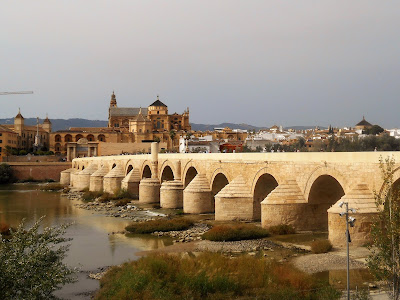Puente Romano de Córdoba sobre el río Guadalquivir