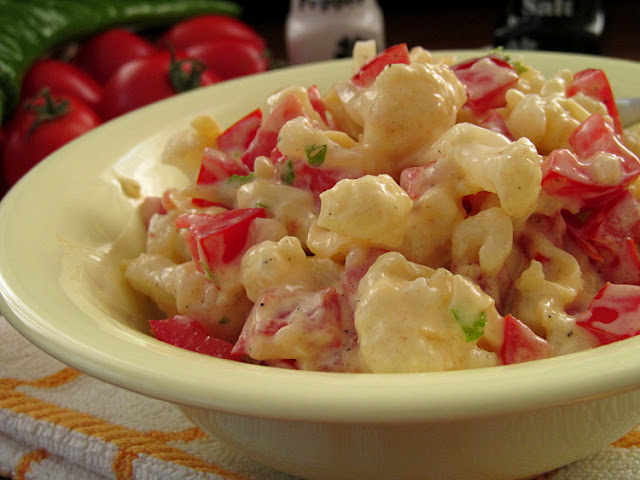 Салат из цветной капусты и помидоров