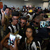 Torcida do Botafogo recebe delegação com grande festa; confira fotos e vídeo