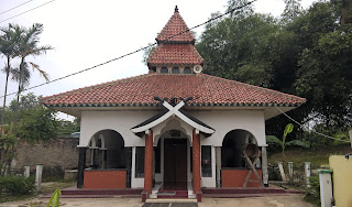 Masjid Perahu Babakan Cibarusah