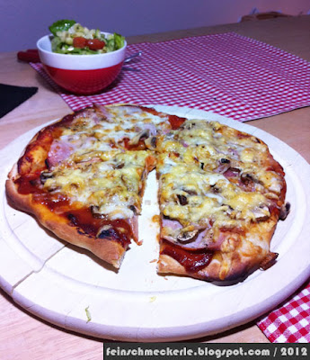 Pizza selbst gemacht mit dem besten Pizzazeig Rezept