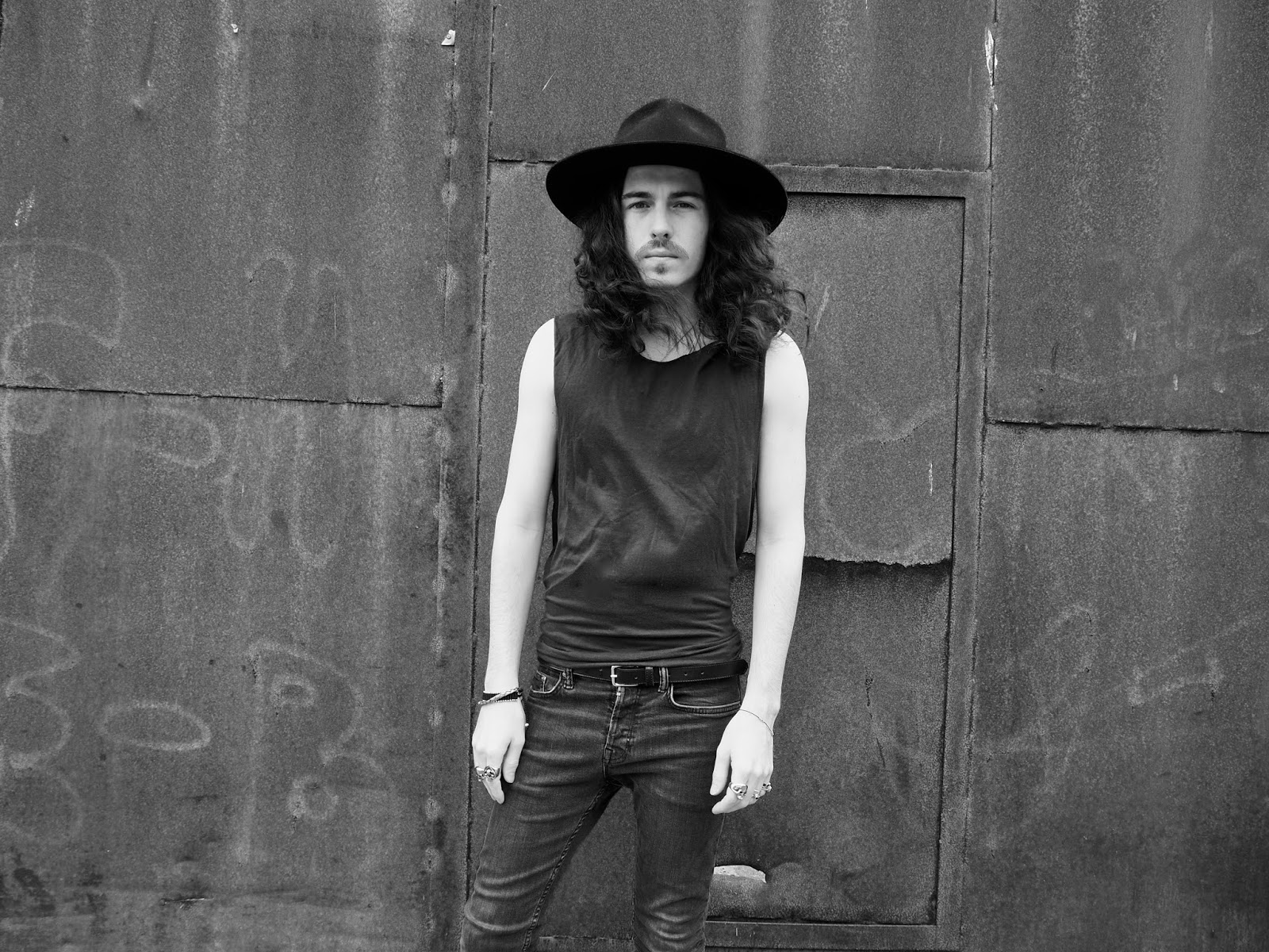 HOW TO PULL OFF A VEST TOP, THE DO'S AND DONT'S The Unidentified Rocker