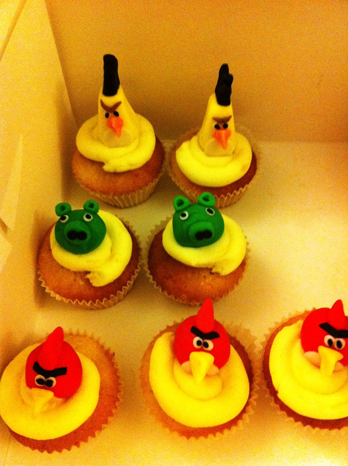 Flour Power Cake Journey: Yummy Angry Birds Cupcakes