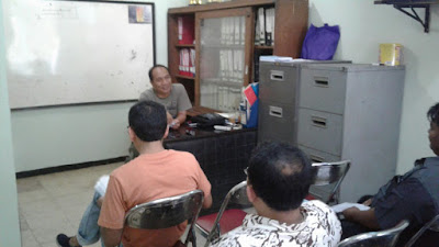 Materi peraturan perundangan dan operating procedure komunikasi. Materi peraturan perundangan dan operating procedure komunikasi.