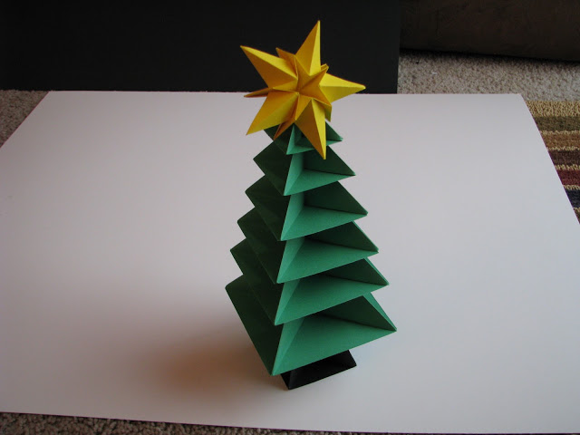 Árvore de Natal em origami ou dobradura passo a passo! Ótima lembrança ou  atividade de Natal!-ESPAÇO EDUCAR