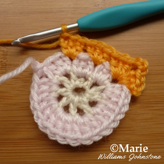 Working the central area of the granny triangle pattern crochet