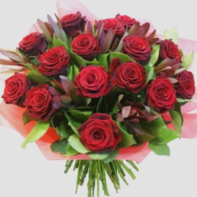 μπουκέτο με κόκκινα τριαντάφυλλα