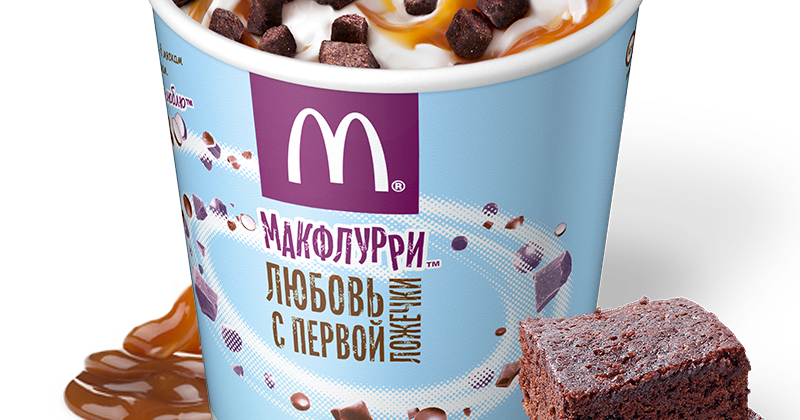 Макфлури макдональдс с карамелью и шоколадом. Макфлурри де Люкс карамельно-шоколадное. Мороженое Макфлури карамель-шоколад. Карамельный Макфлури.