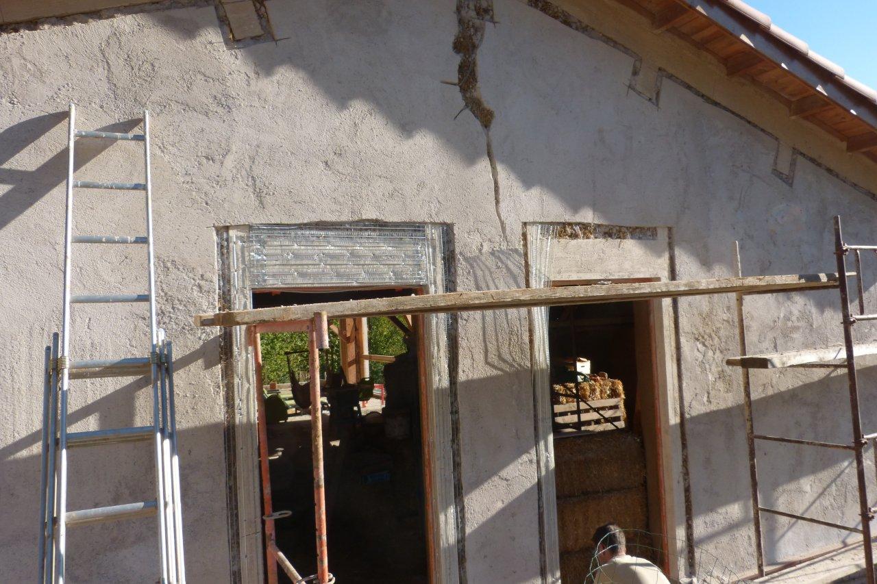 Une maison au milieu des noisetiers Enduire du bois