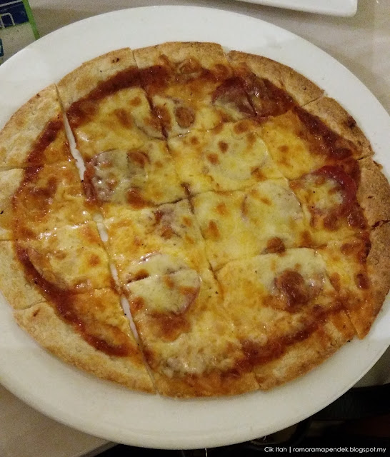 beef pepperoni pizza