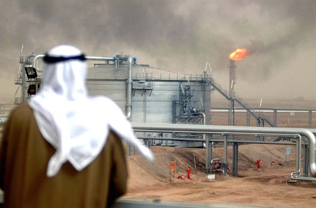 قلق فى دول الخليج بعد تقارير تؤكد بدء العد التنازلى لإنتاج النفط العالمى 615585195
