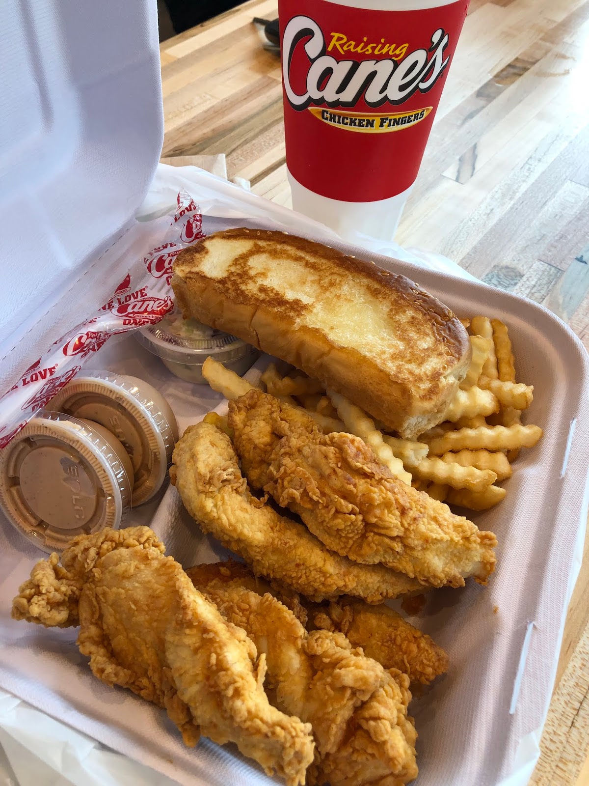 Hawaii Mom Blog Raising Cane's First Location in Hawaii is Now Open!